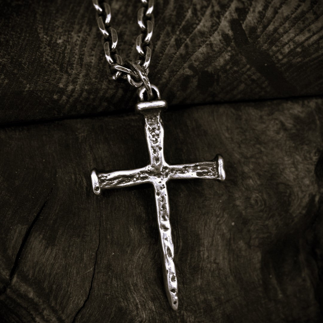 Сребърен кръст 925 – мъжки медальон, стил бохо и рустик, символ на вярата, ръчна изработка | АртДива