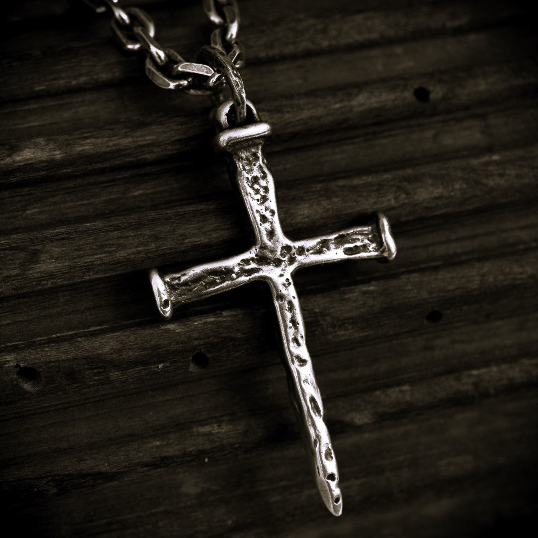 Сребърен кръст 925 – мъжки медальон, стил бохо и рустик, символ на вярата, ръчна изработка | АртДива