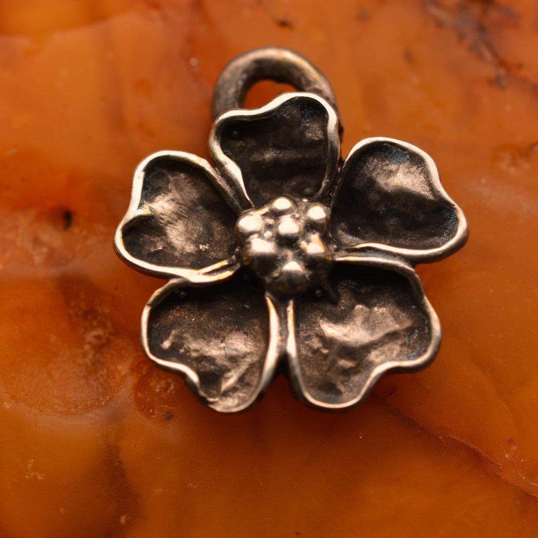 Сребърен медальон 925 „Черешов цвят“ – талисман на пролетта и новото начало | Оксидирано бохо–рустик скулптурно бижу | Арт Дива