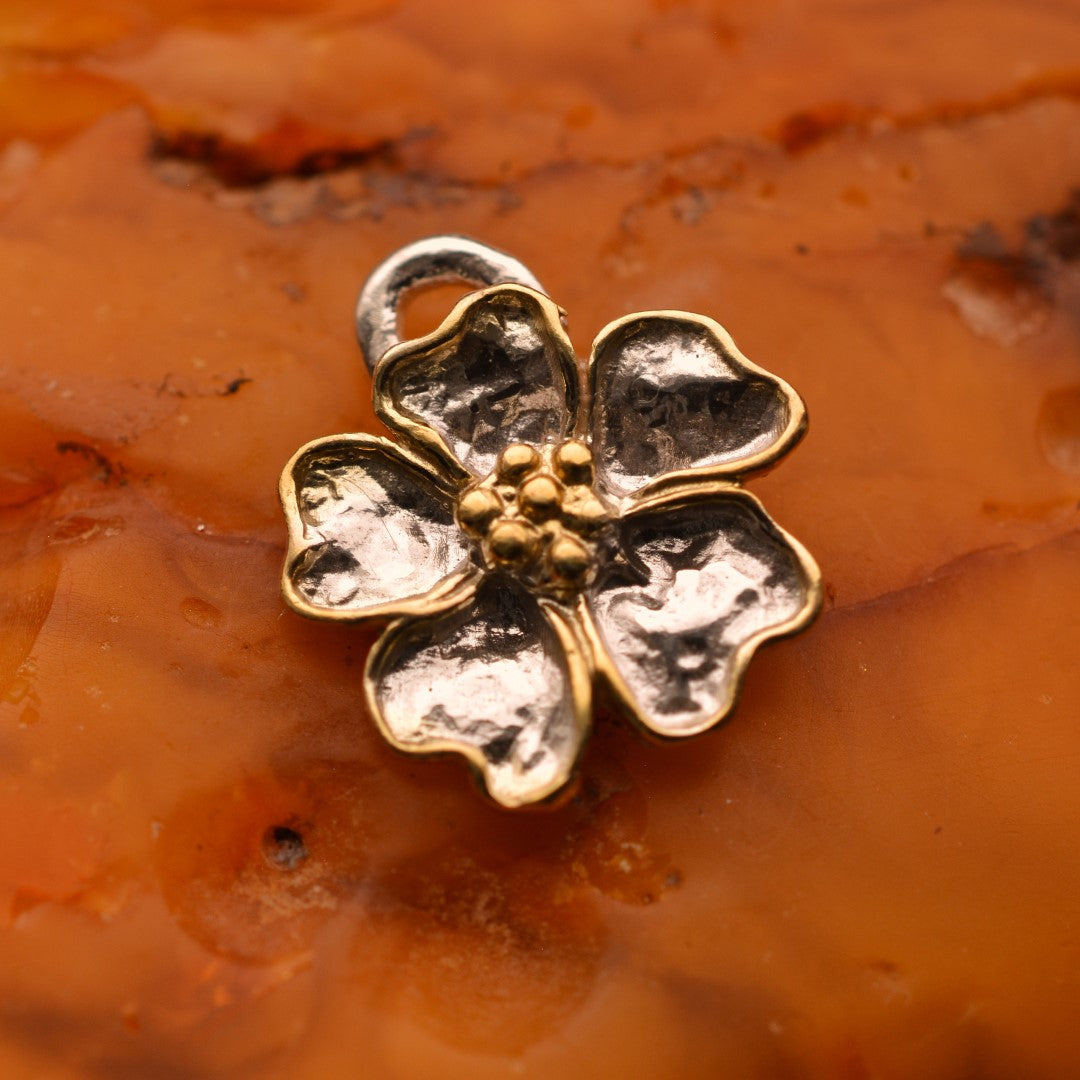 Сребърен медальон 925 „Черешов цвят“ – талисман на пролетта и новото начало | Бохо – рустик – скулптурно бижу със златни акценти | Арт Дива