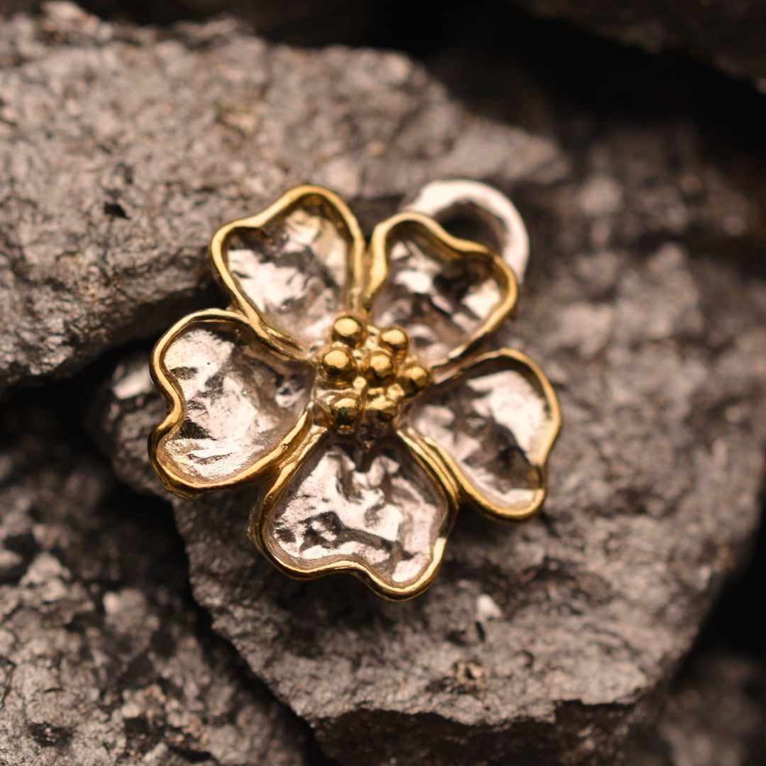 Сребърен медальон 925 „Черешов цвят“ – талисман на пролетта и новото начало | Бохо – рустик – скулптурно бижу със златни акценти | Арт Дива