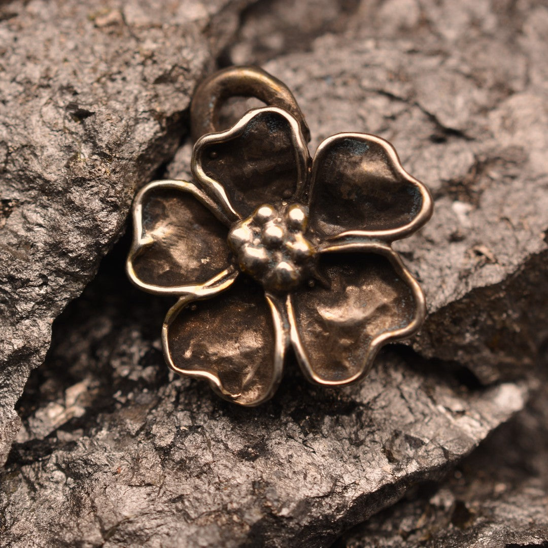 Сребърен медальон 925 „Черешов цвят“ – талисман на пролетта и новото начало | Оксидирано бохо–рустик скулптурно бижу | Арт Дива