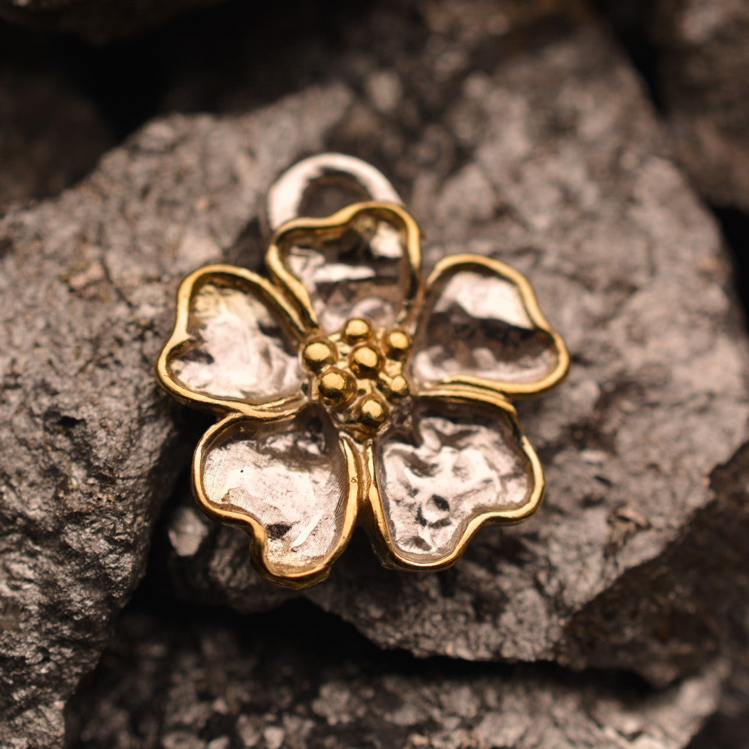 Сребърен медальон 925 „Черешов цвят“ – талисман на пролетта и новото начало | Бохо – рустик – скулптурно бижу със златни акценти | Арт Дива