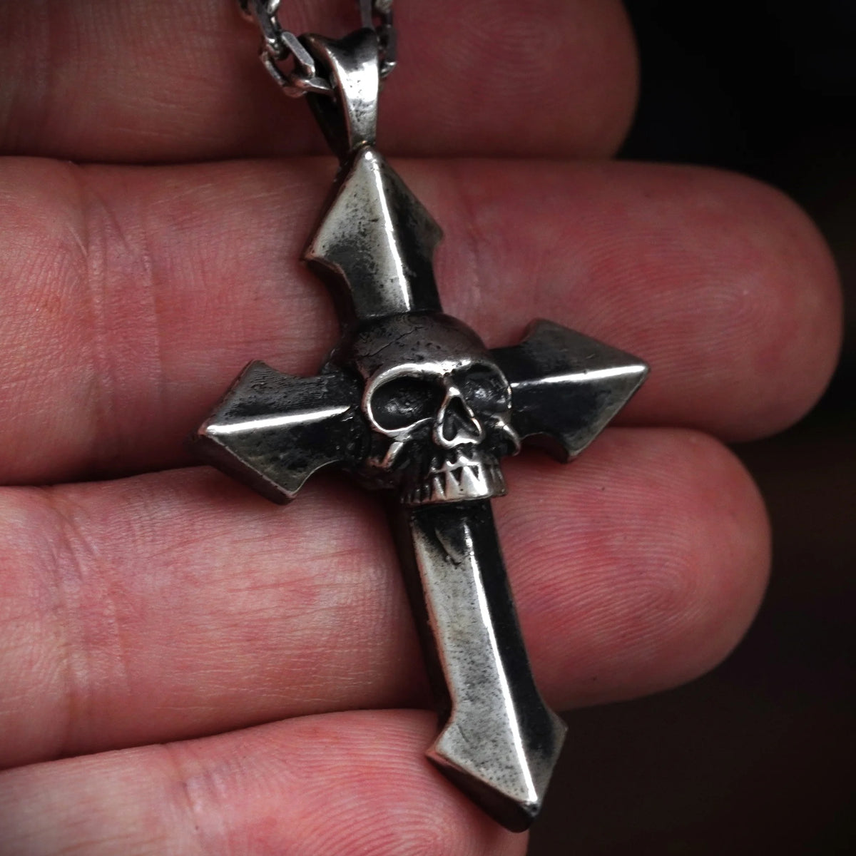 Сребърен медальон 925 „Memento Mori“ – мъжки кръст със символ на смъртта и вечността | Арт Дива
