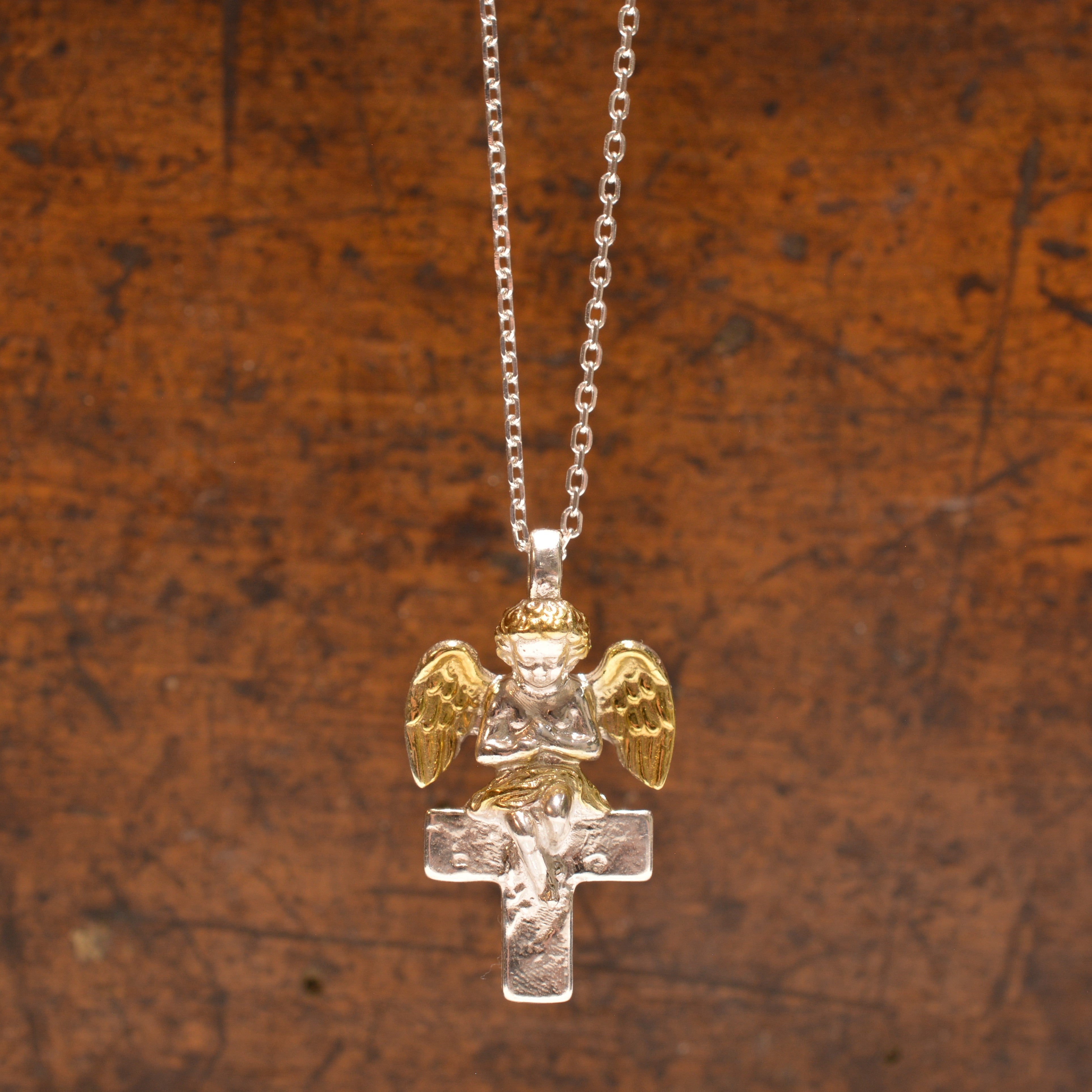 Сребърен медальон 925 „Ангел върху кръст“ | Талисман за закрила и светлина | Бохо рустик скулптурно бижу, ръчна изработка | ArtDiva