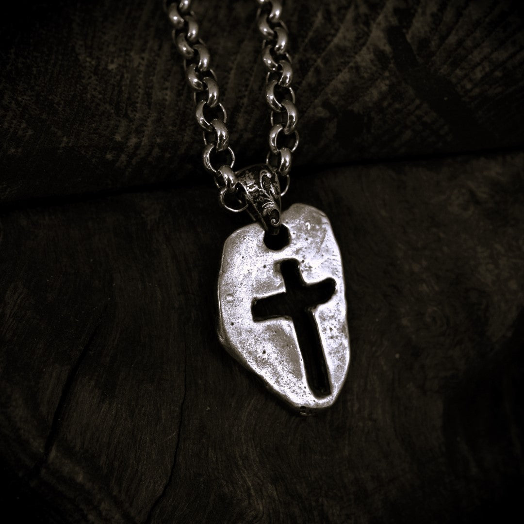 Сребърен медальон 925 „Масивен кръст“ – мъжки талисман за сила и духовна защита | Оксидирано бохо–рустик бижу | Арт Дива