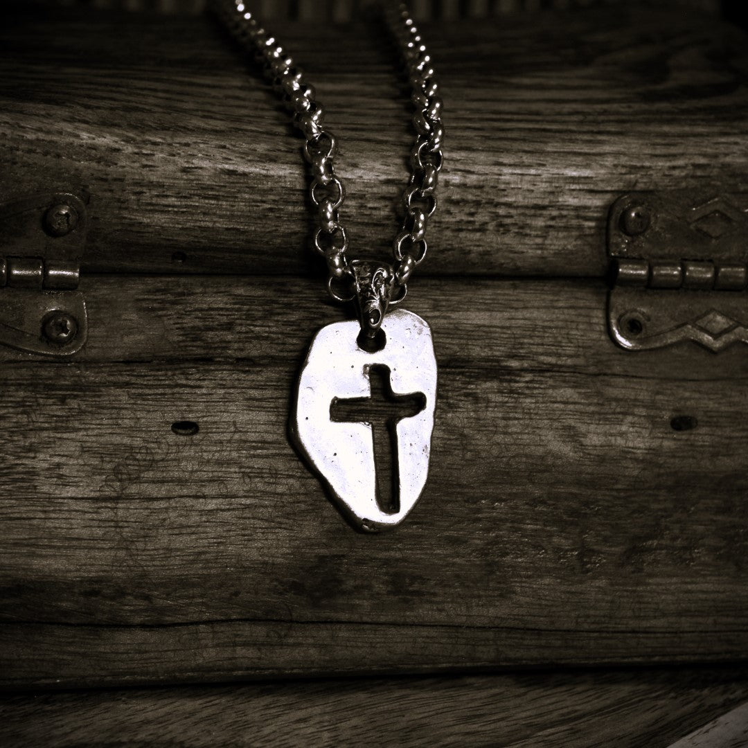 Сребърен медальон 925 „Масивен кръст“ – мъжки талисман за сила и духовна защита | Оксидирано бохо–рустик бижу | Арт Дива