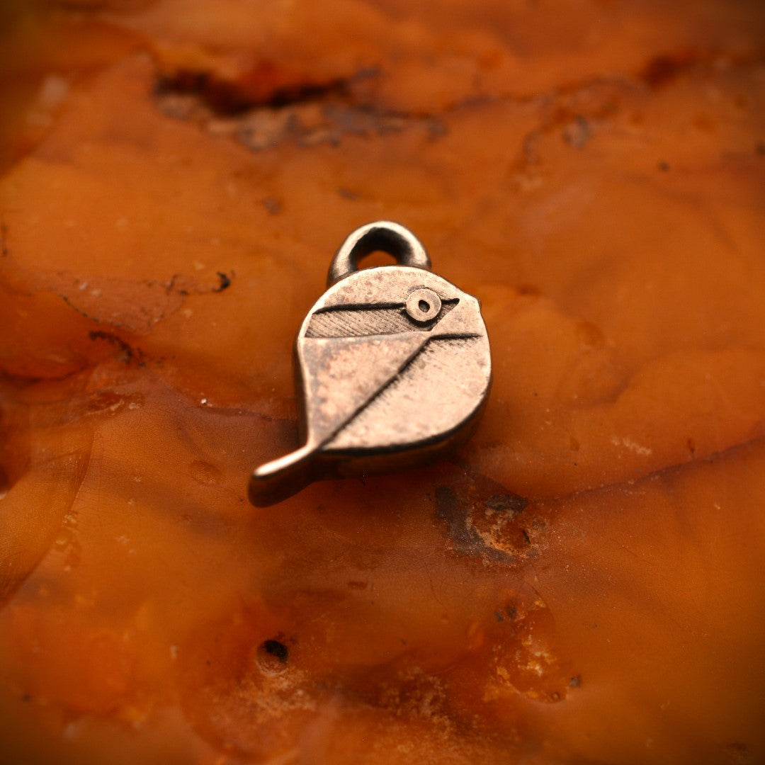 Сребърен медальон 925 „Врабченце“ – талисман за свобода, лекота и топлина | Оксидирано бохо – рустик скулптурно бижу | Арт Дива