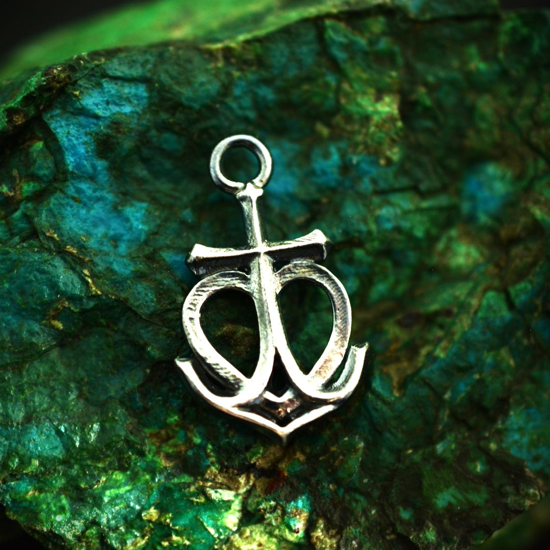 Сребърен медальон 925 „Вяра • Надежда • Любов“ – морски талисман | Бохо рустик скулптурно бижу | Арт Дива