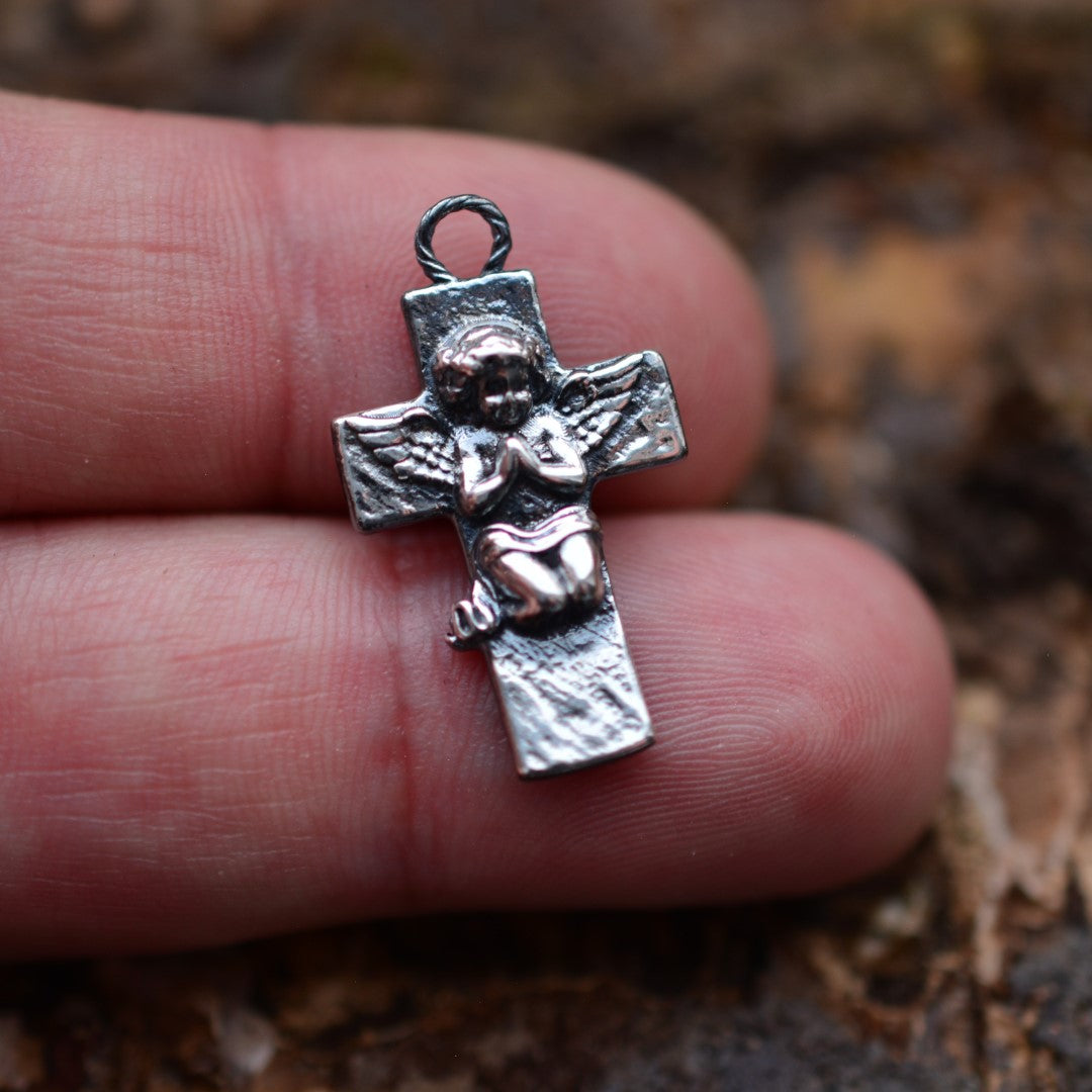 Сребърен медальон 925 „Ангелска молитва“ | Талисман за вяра и духовна закрила | Бохо рустик скулптурно бижу, ръчна изработка | Арт Дива