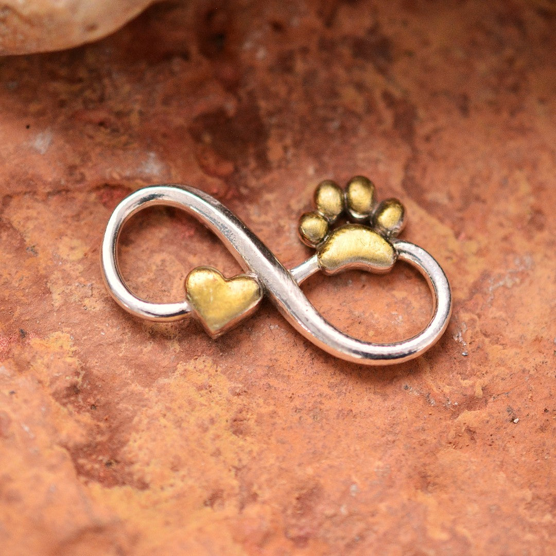 Сребърен медальон 925 „Безкрайност със сърце и лапичка“ – талисман за връзка и вярност | Арт Дива