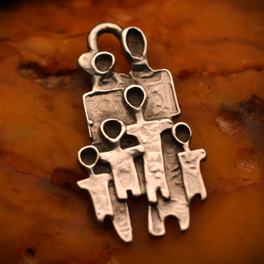 Сребърен медальон 925 „Гранде фамилия“ – талисман на обичта, единството и семейната сила | Оксидирано бохо – рустик – скулптурно бижу | Арт Дива