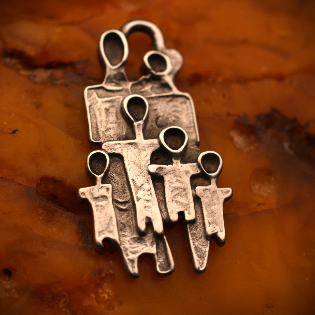 Сребърен медальон 925 „Гранде фамилия“ – талисман на обичта, единството и семейната сила | Оксидирано бохо – рустик – скулптурно бижу | Арт Дива