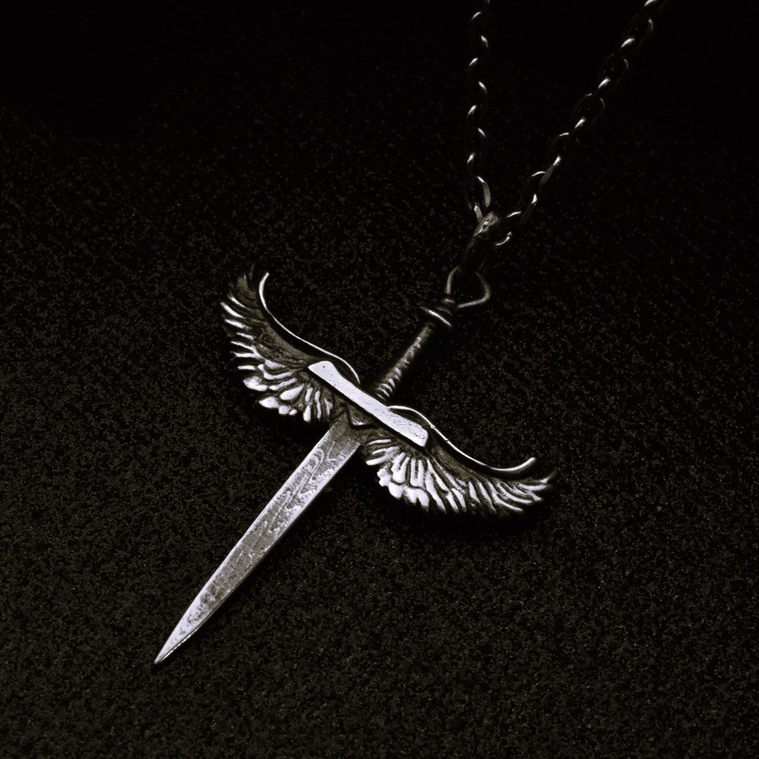Сребърен медальон 925 „Меч с ангелски крила“ Талисман за сила и закрила Бохо рустик скулптурно бижу, ръчна изработка Арт Дива