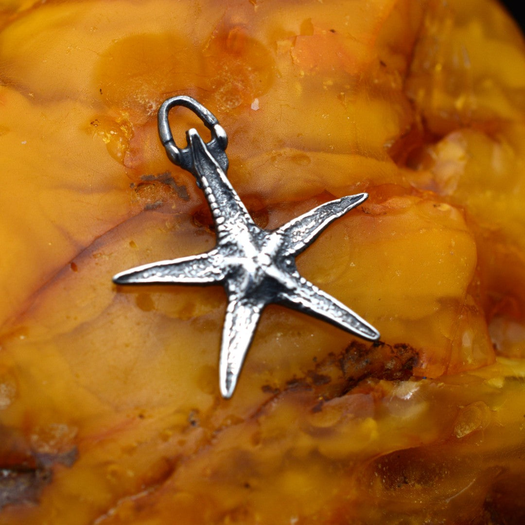 Сребърен медальон 925 „Морска звезда“ – талисман за късмет и спокойствие | Оксидирано бохо–рустик скулптурно бижу | Арт Дива