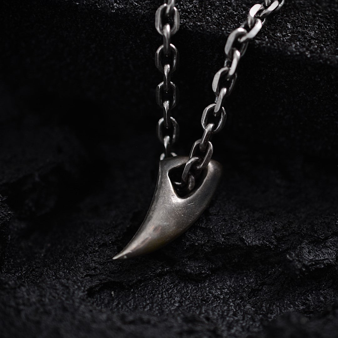 Сребърен медальон 925 „Нокът на Гризли“ | Мъжки талисман за сила и защита | Частично оксидирана висулка | ArtDiva