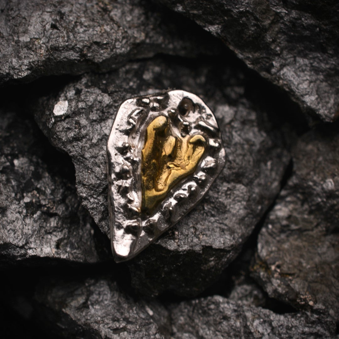 Сребърен медальон 925 „Сърце на обич“ – талисман за любов и нежност | Ръчна изработка бохо рустик скулптурно бижу | Art Diva