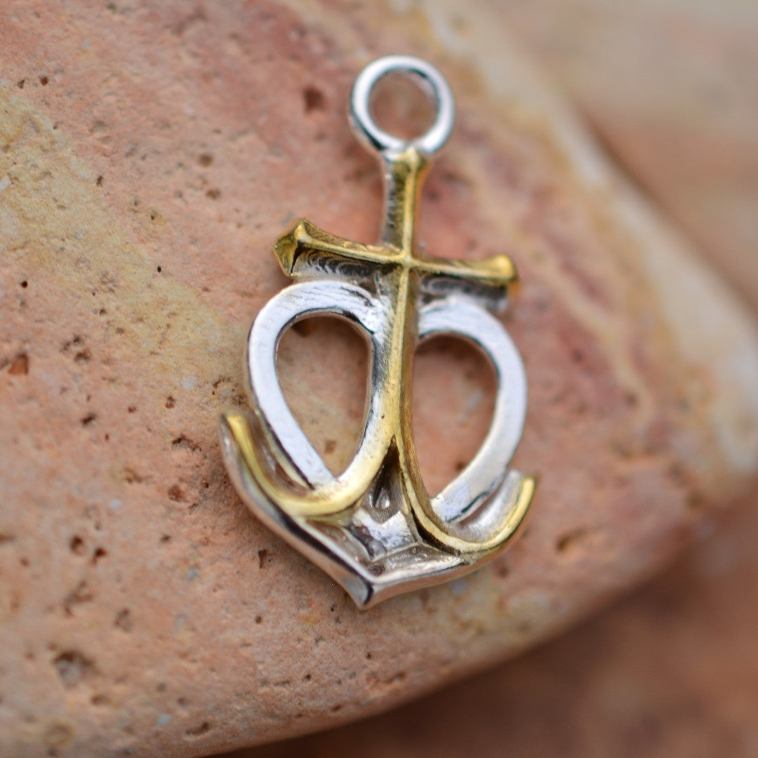 Сребърен медальон 925 „Вяра • Надежда • Любов“ със златни акценти – морски талисман | Бохо скулптурно бижу | Арт Дива