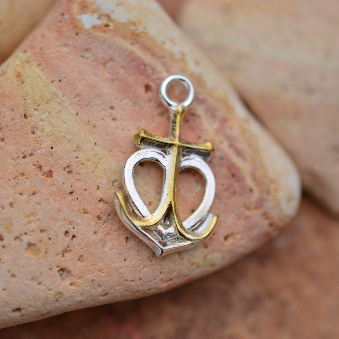 Сребърен медальон 925 „Вяра • Надежда • Любов“ със златни акценти – морски талисман | Бохо скулптурно бижу | Арт Дива