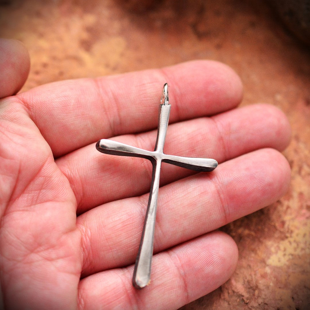 Сребърен медальон кръст 925 – голям мъжки кръст | Талисман за вяра, сила и защита | Арт Дива