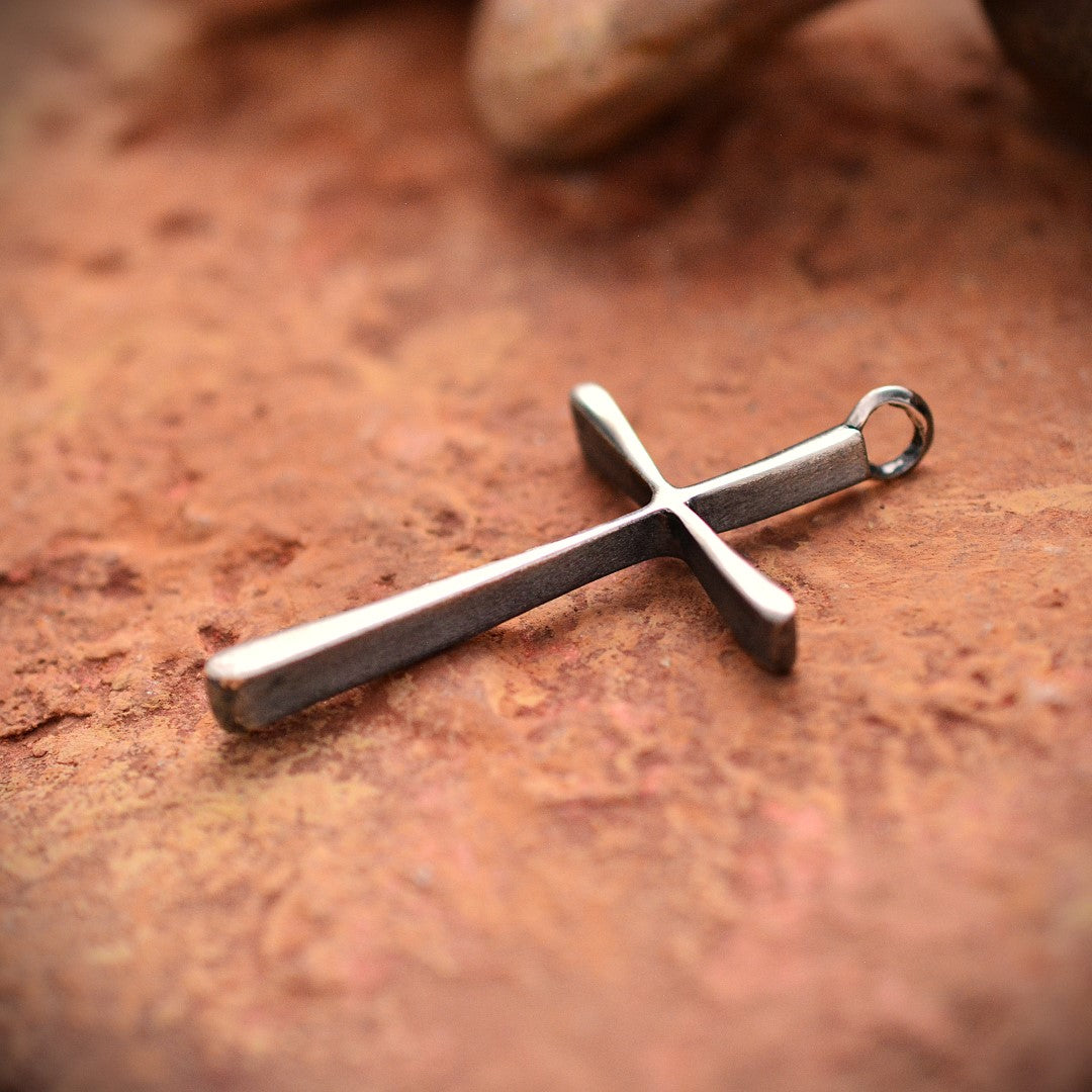 Сребърен медальон кръст 925 – голям мъжки кръст | Талисман за вяра, сила и защита | Арт Дива