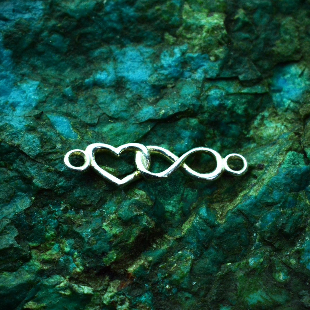 Сребърна висулка за гривна 925 със сърце и безкрайност | Минималистичен елемент, ръчна изработка | Арт Дива