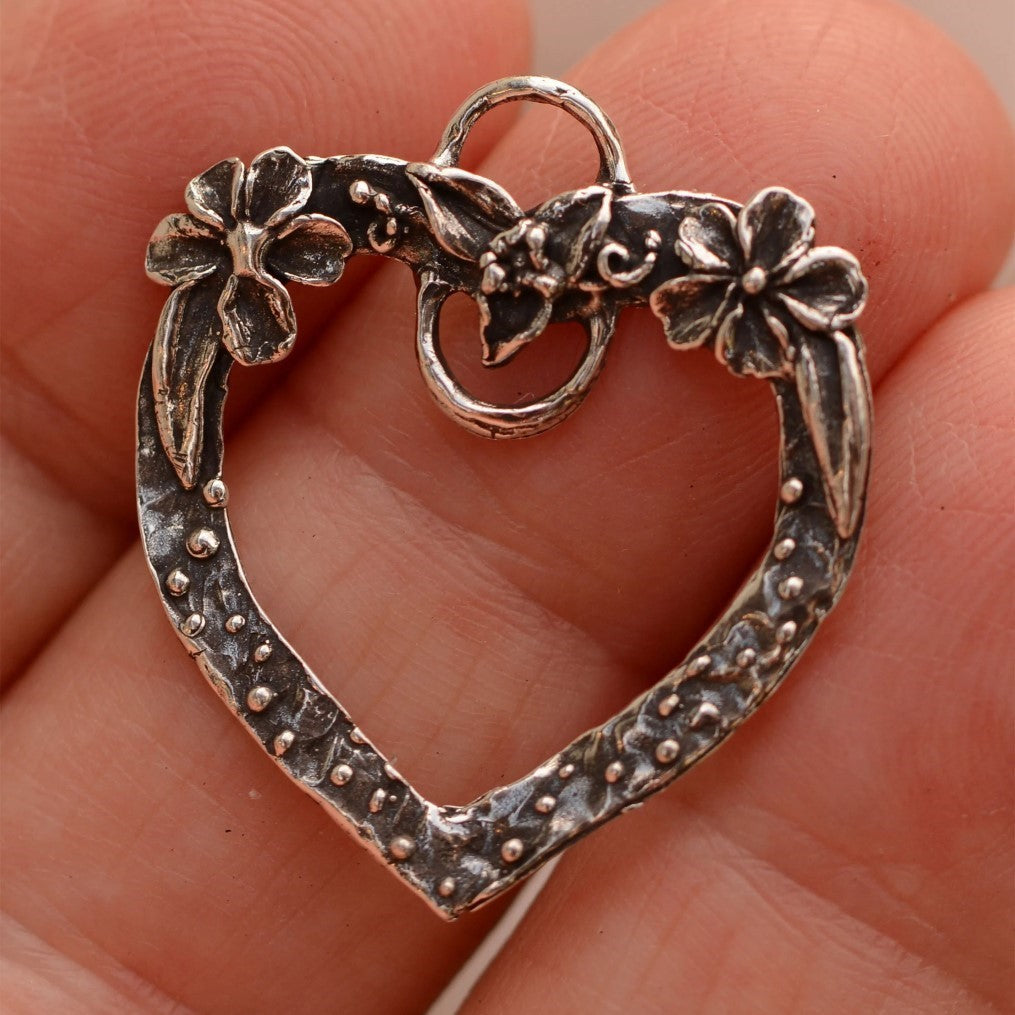 Сребърно бижу 925 – медальон „Отворено сърце“, талисман за любов и нежност, скулптурни бижута, бохо стил, ръчна изработка, подходящ подарък за майка, дъщеря или приятелка Арт Дива