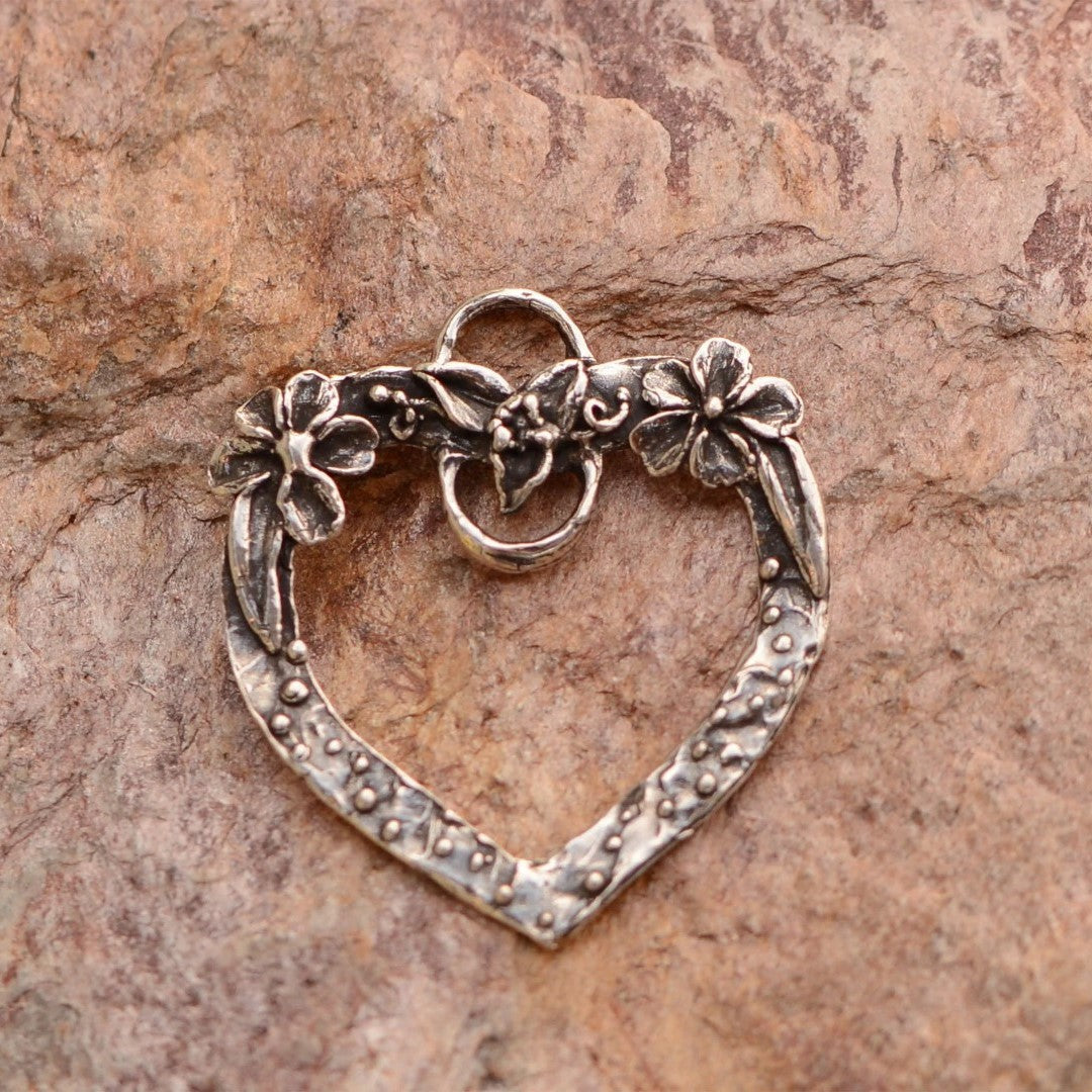 Сребърно бижу 925 – медальон „Отворено сърце“, талисман за любов и нежност, скулптурни бижута, бохо стил, ръчна изработка, подходящ подарък за майка, дъщеря или приятелка Арт Дива