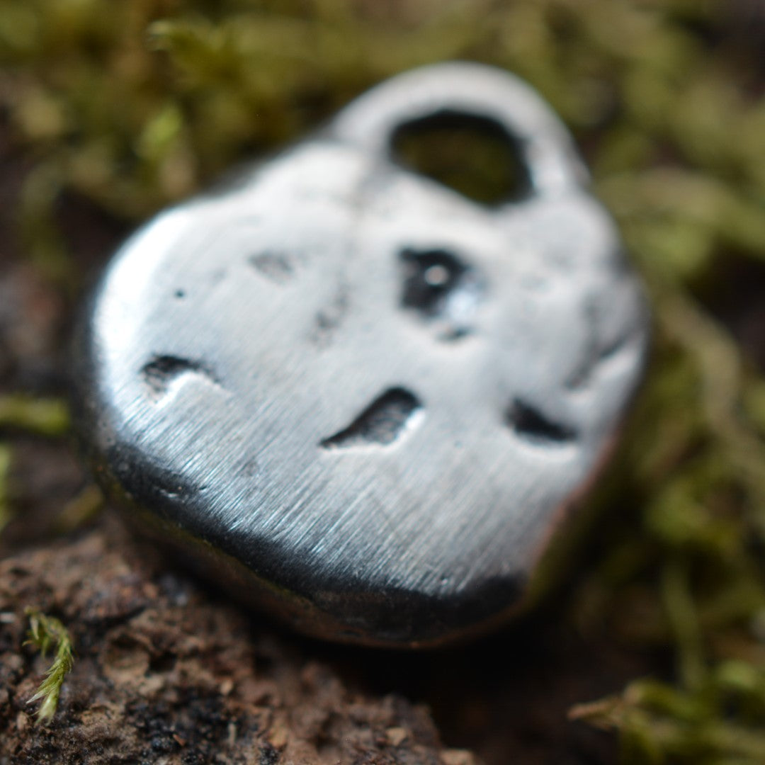 Сребърен медальон сърце с лапичка 925 – за любители на животни | Арт Дива