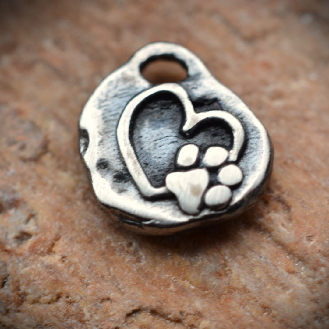 Сребърен медальон сърце с лапичка 925 – за любители на животни | Арт Дива