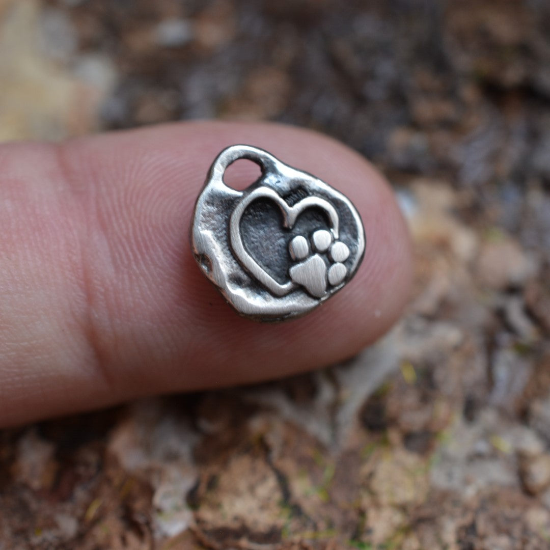 Сребърен медальон сърце с лапичка 925 – за любители на животни | Арт Дива