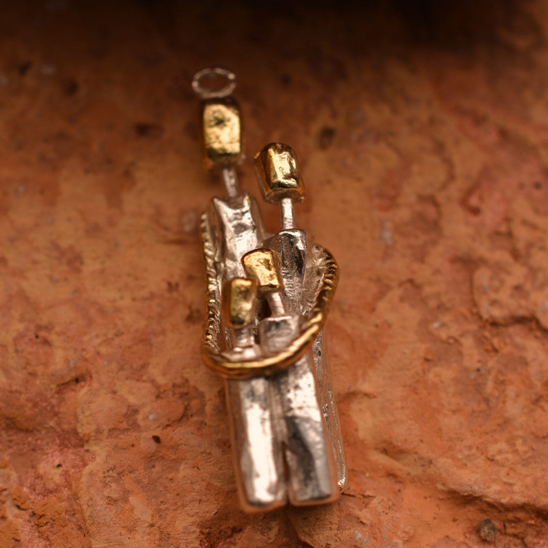 Сребърен медальон 925 „Фамилна сплотеност“ – талисман на единството, любовта и закрилата на семейството | Бохо – рустик – скулптурно бижу | Арт Дива