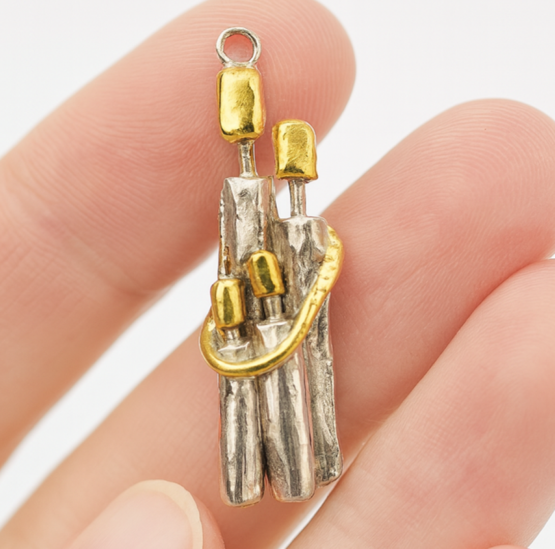 Сребърен медальон 925 „Фамилна сплотеност“ – талисман на единството, любовта и закрилата на семейството | Бохо – рустик – скулптурно бижу | Арт Дива