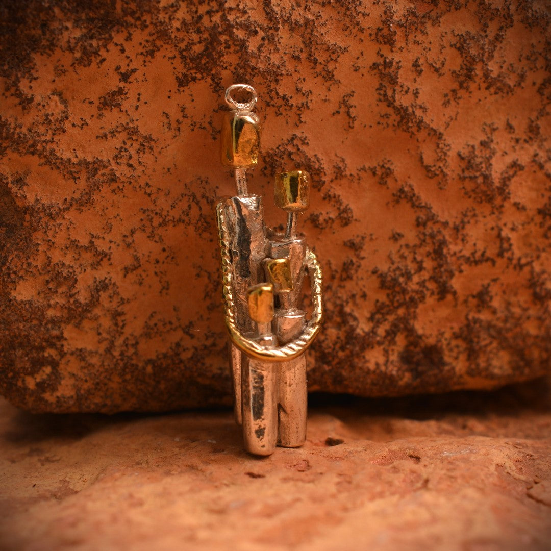 Сребърен медальон 925 „Фамилна сплотеност“ – талисман на единството, любовта и закрилата на семейството | Бохо – рустик – скулптурно бижу | Арт Дива