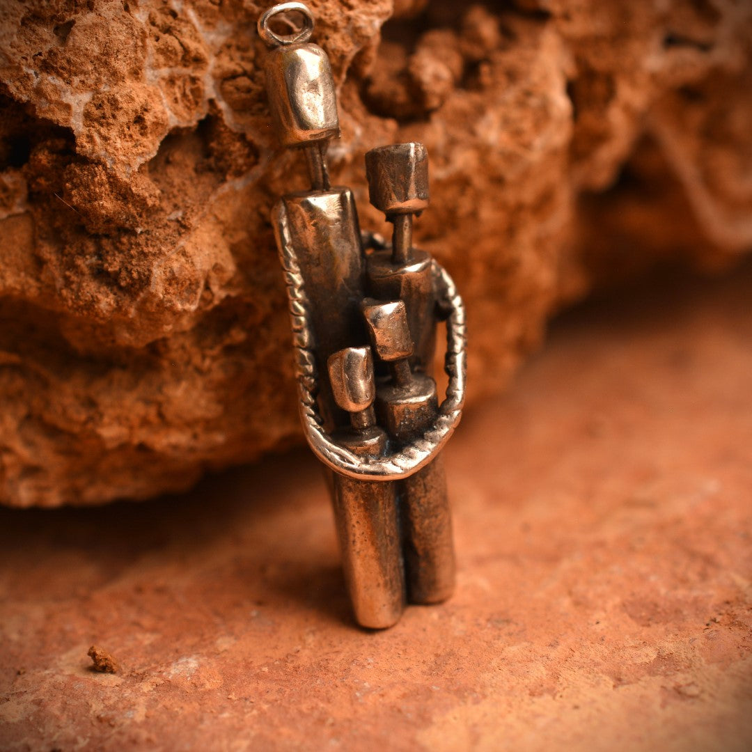 Сребърен медальон 925 „Фамилна сплотеност“ – талисман на единството, любовта и закрилата на семейството | Бохо – рустик – скулптурно бижу | Арт Дива