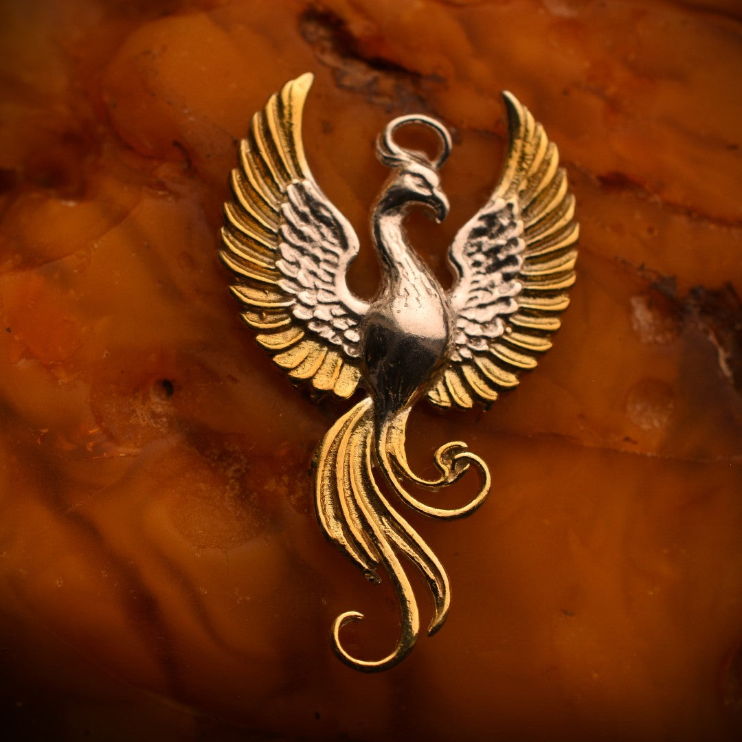 Сребърен медальон 925 „Феникс“ – талисман на възраждането, силата и новото начало | Ръчно полирано със златни акценти | Бохо – рустик – скулптурно бижу | Арт Дива