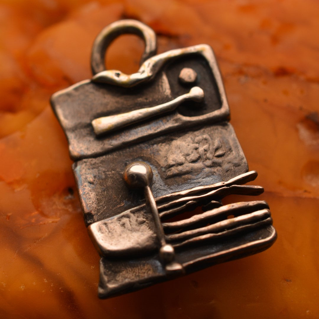 Сребърен медальон 925 „Архитектурна абстракция“ | Скулптурно бохо–рустик бижу | Арт Дива