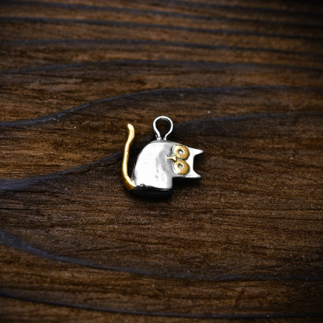 Сребърен медальон 925 „Писана“ – бижу за любители на котки и животни | Бохо – рустик – скулптурно бижу | Арт Дива