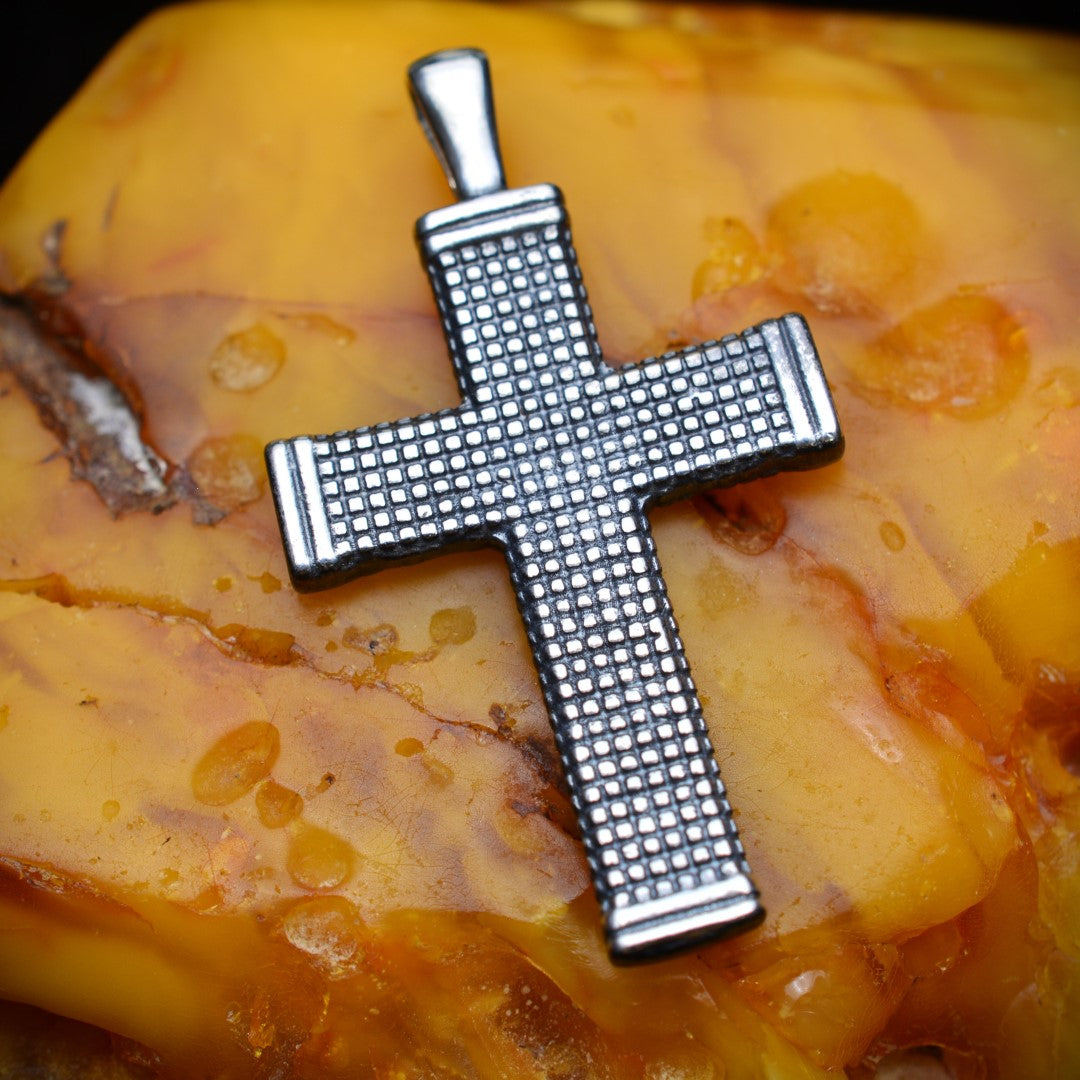 Сребърен медальон 925 „Кръст с орнаментика“ – талисман за вяра, закрила и духовна сила | Оксидирано бохо – рустик – скулптурно бижу | Арт Дива