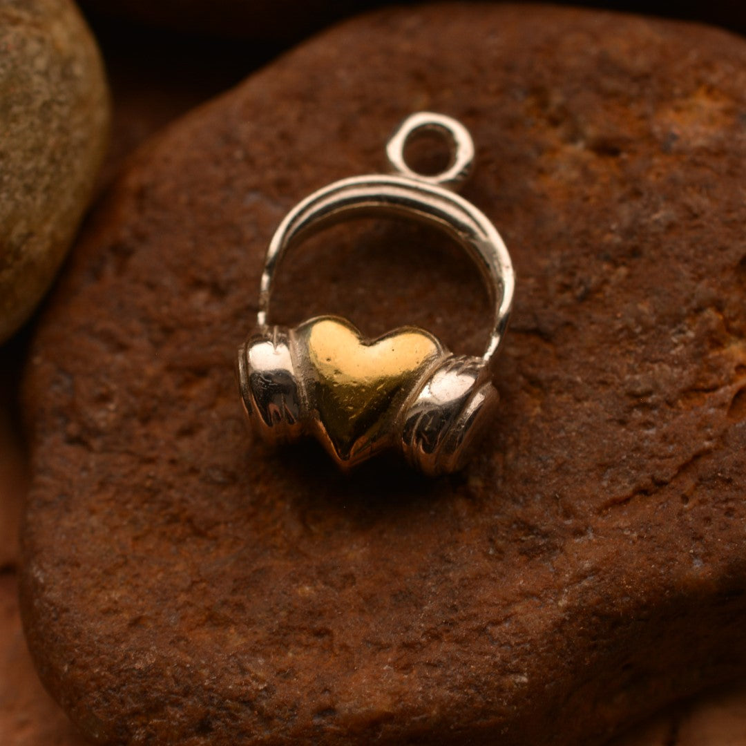 Сребърен медальон 925 „DJ Сърце“ | Талисман за любов към музиката | Бохо рустик скулптурно бижу, ръчна изработка | ArtDiva