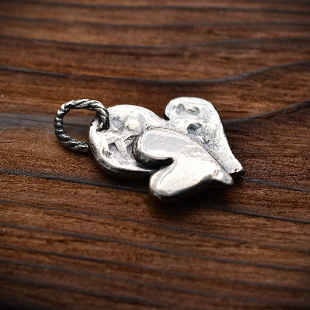 Сребърен медальон 925 „Двойно сърце“ | Бохо–рустик скулптурно бижу | Арт Дива