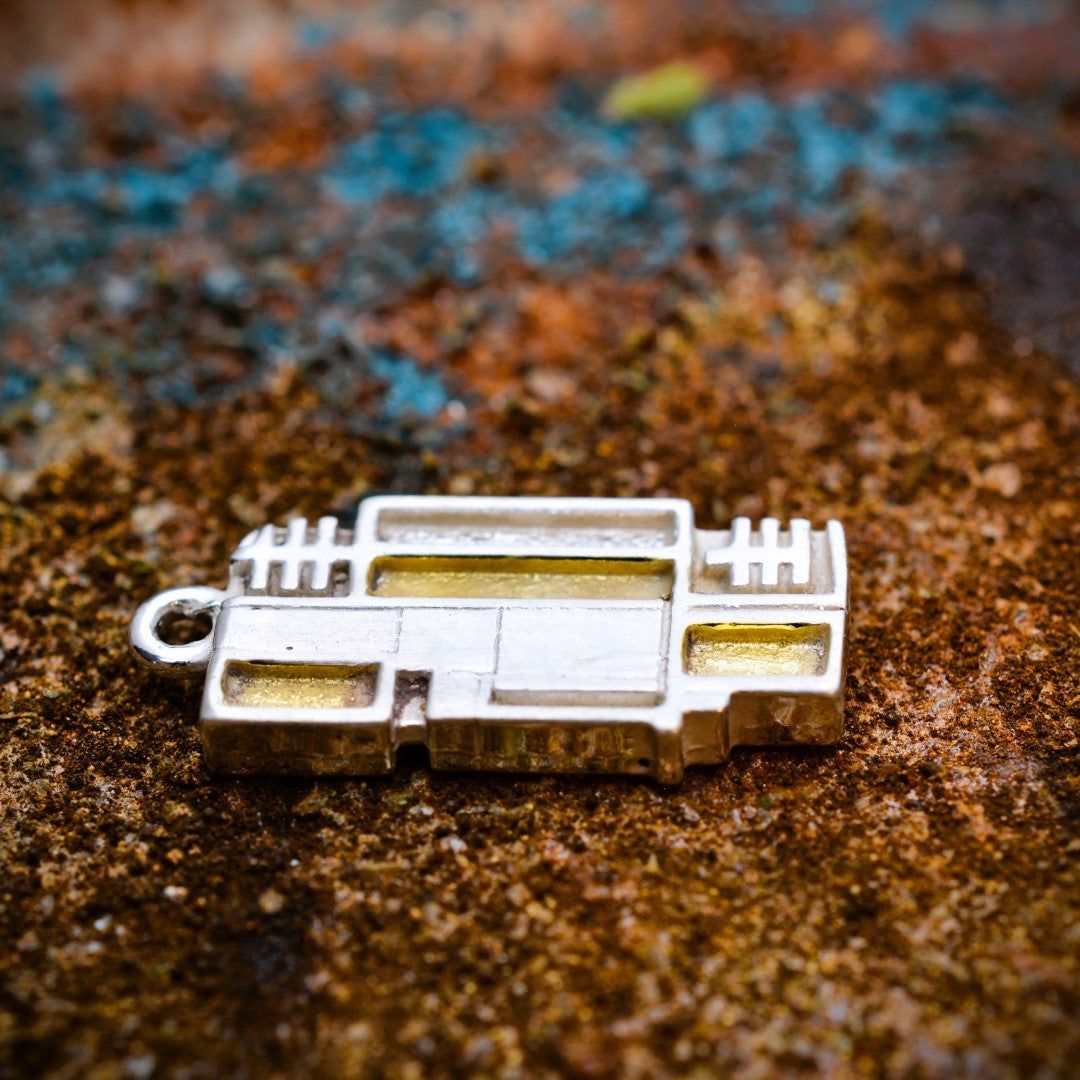 Сребърен медальон 925 „Генезис“ със златни акценти | Артистично скулптурно бижу | Арт Дива