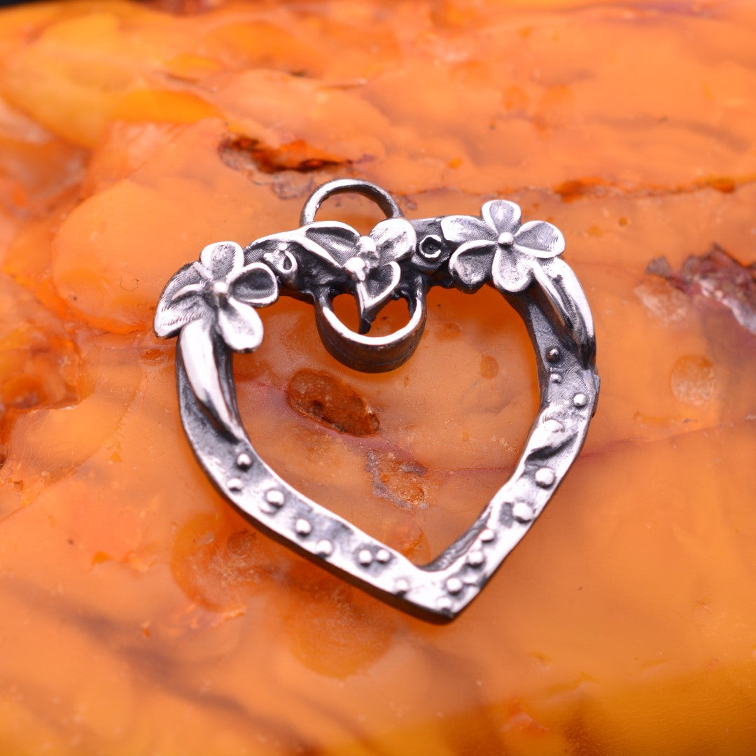 Сребърно бижу 925 – медальон „Отворено сърце“, талисман за любов и нежност, скулптурни бижута, бохо стил, ръчна изработка, подходящ подарък за майка, дъщеря или приятелка Арт Дива