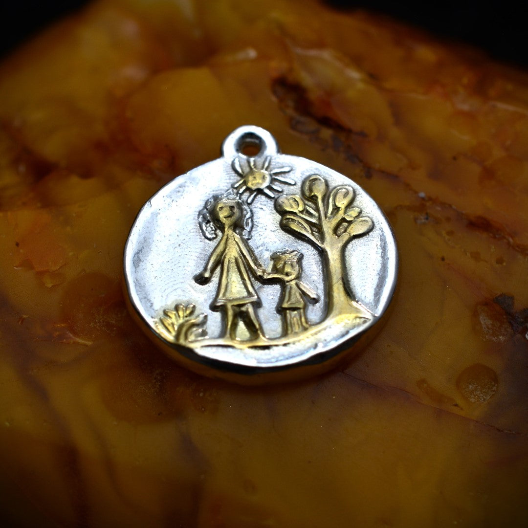 Сребърен медальон 925 „Майка и Дете“ – семейна обич и закрила | Бохо – рустик – скулптурно бижу | Арт Дива