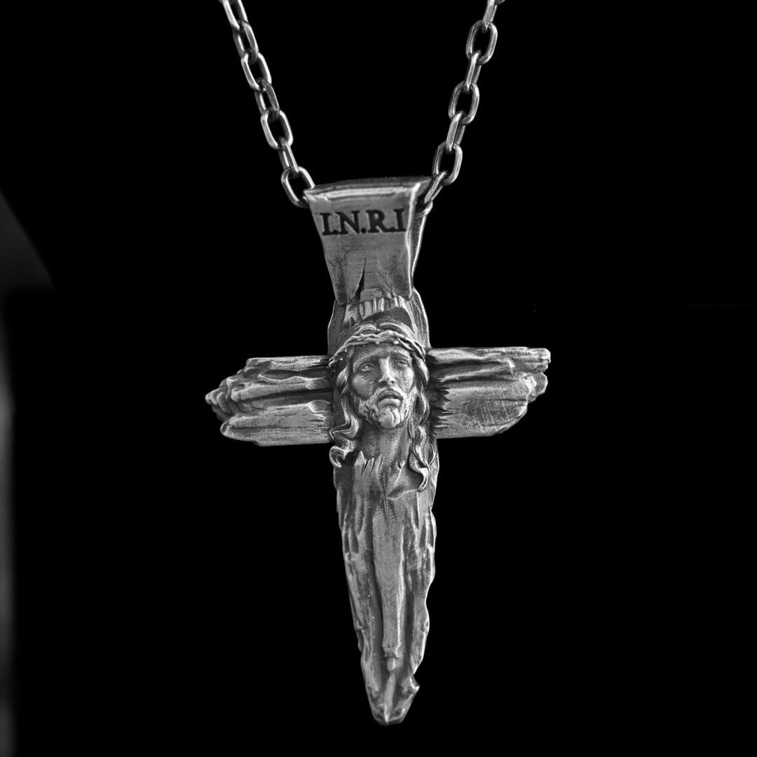 Сребърен кръст с Исус Христос – ръчно изработена висулка от стерлингово сребро 925, религиозен медальон за вяра и защита | Арт Дива