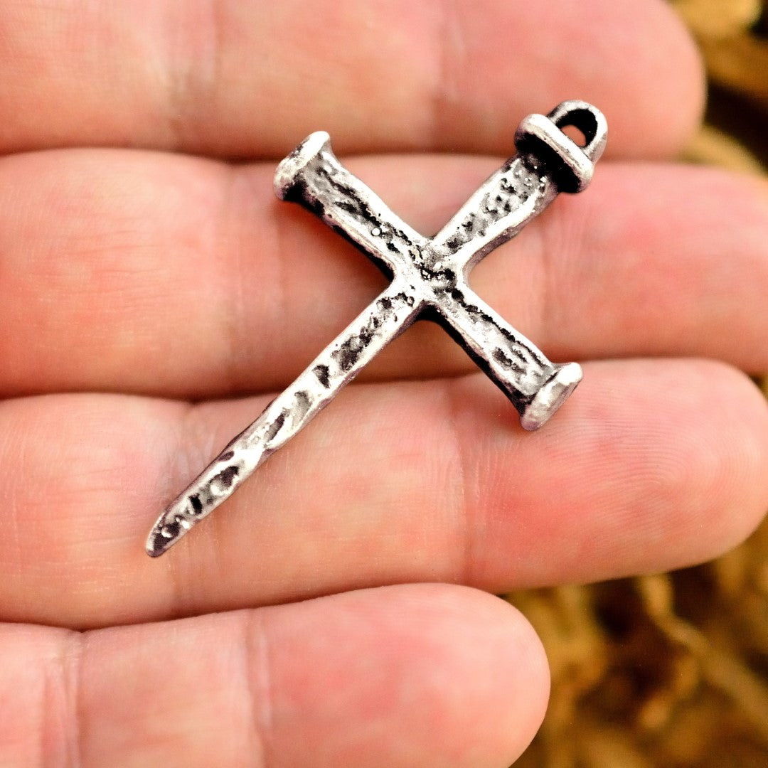 Сребърен кръст 925 – мъжки медальон, стил бохо и рустик, символ на вярата, ръчна изработка | АртДива