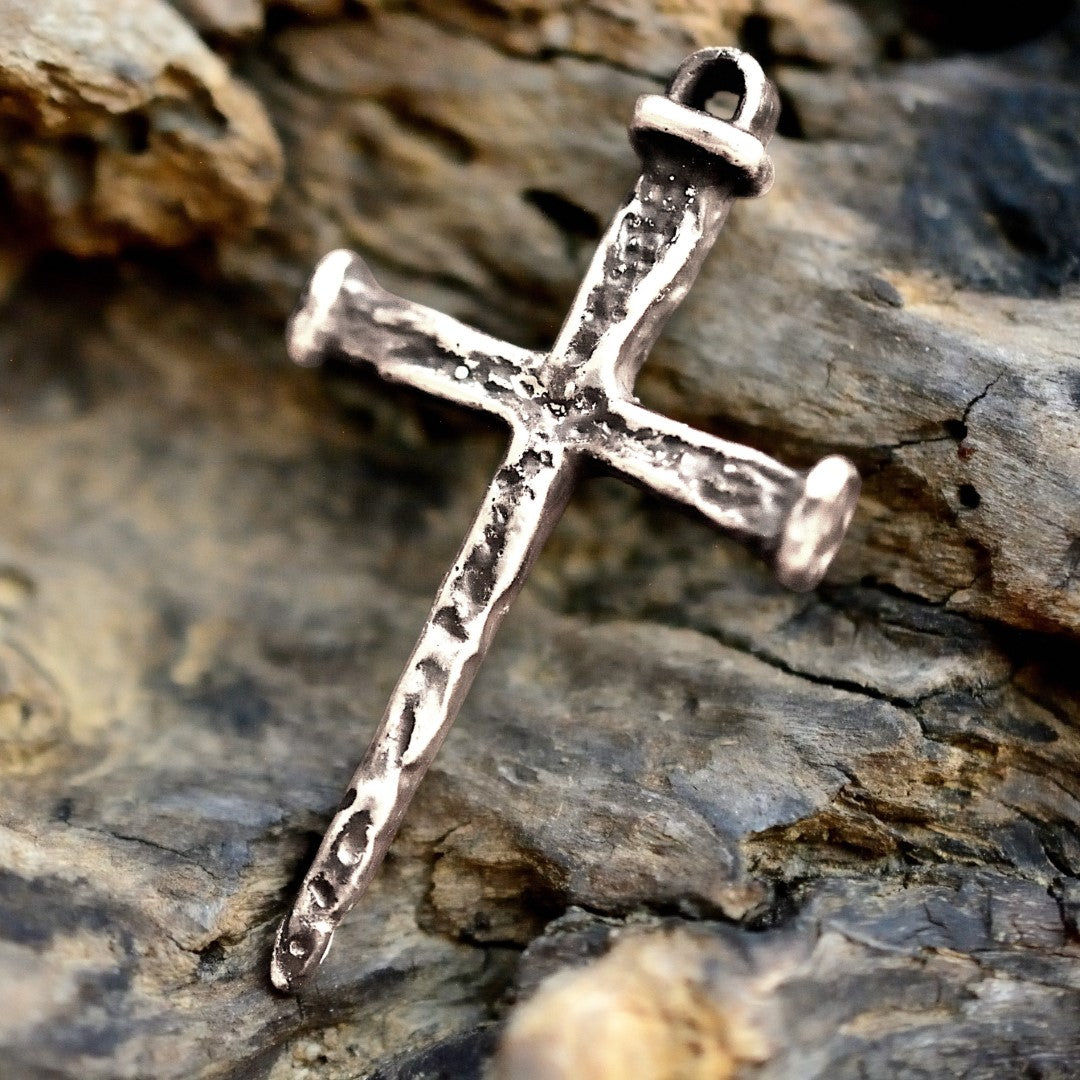 Сребърен кръст 925 – мъжки медальон, стил бохо и рустик, символ на вярата, ръчна изработка | АртДива