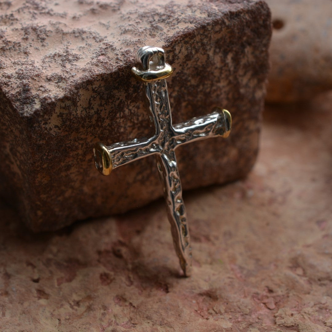 Сребърен медальон кръст 925 със златни акценти – мъжки бохо-рустик дизайн | Арт Дива