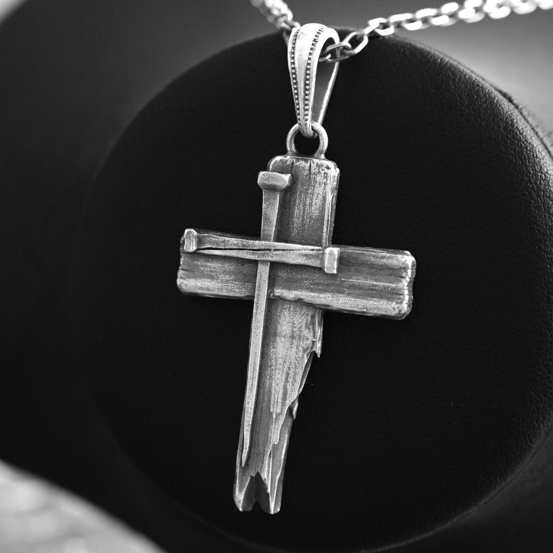 Сребърен медальон 925 – масивен мъжки кръст, символ на вяра и решителност, ръчна изработка | Арт Дива