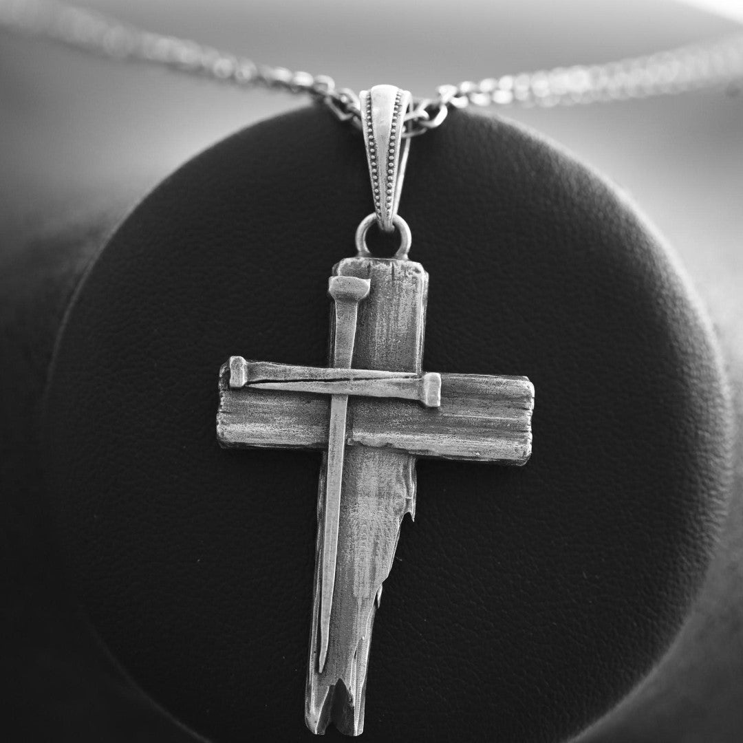 Сребърен медальон 925 – масивен мъжки кръст, символ на вяра и решителност, ръчна изработка | Арт Дива